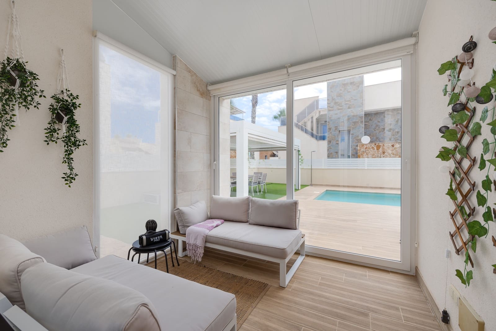 3 bedroom Villa for sale in Torrevieja with pool garage - € 749,000 (Ref: 9146304)