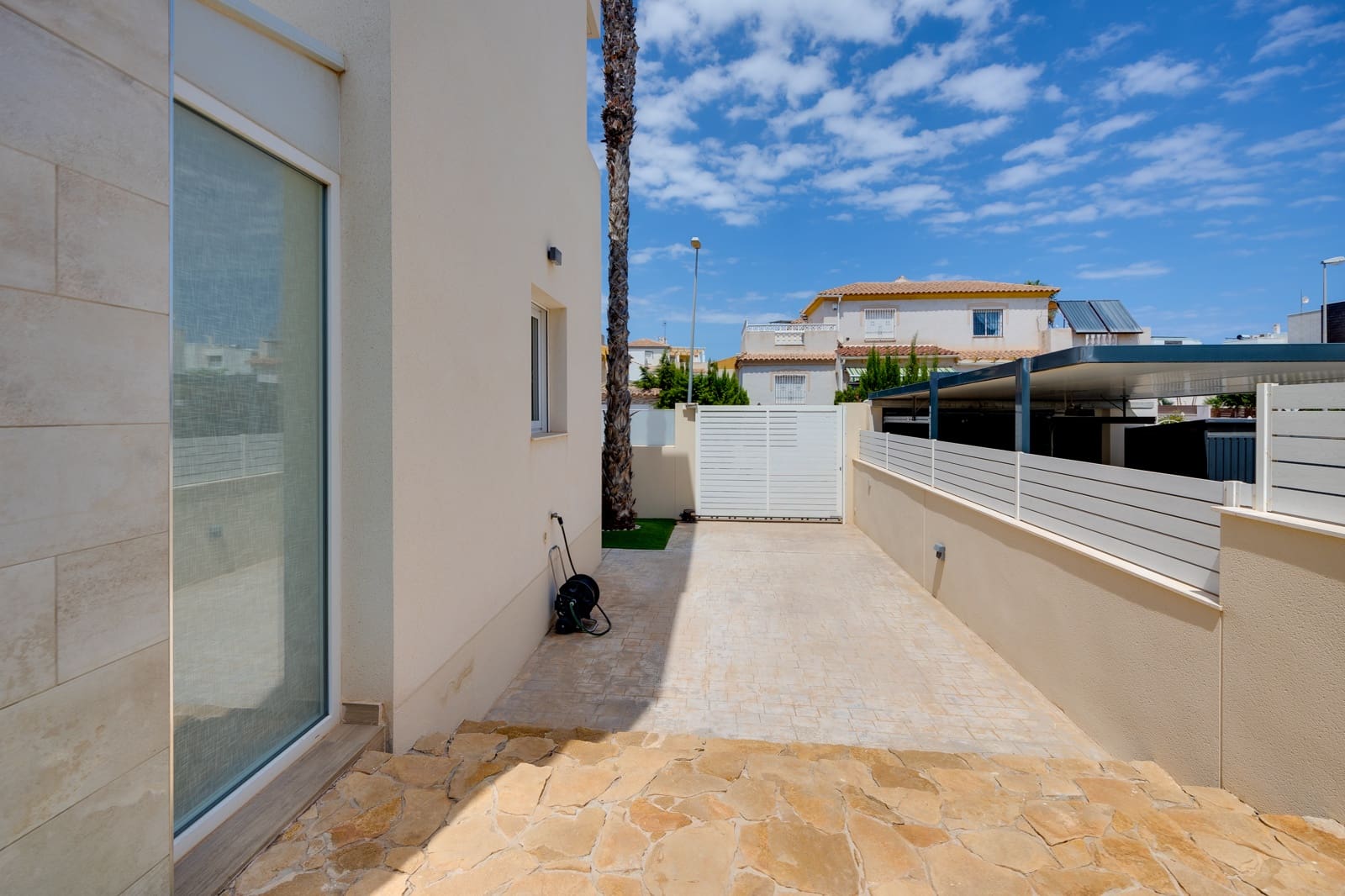 3 bedroom Villa for sale in Torrevieja with pool garage - € 749,000 (Ref: 9146304)