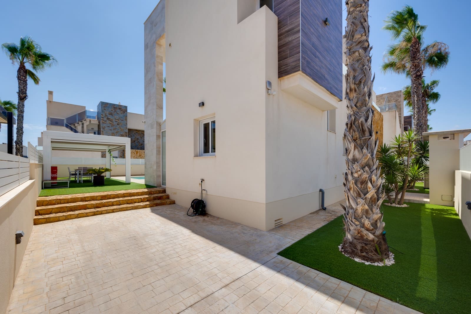 3 bedroom Villa for sale in Torrevieja with pool garage - € 749,000 (Ref: 9146304)