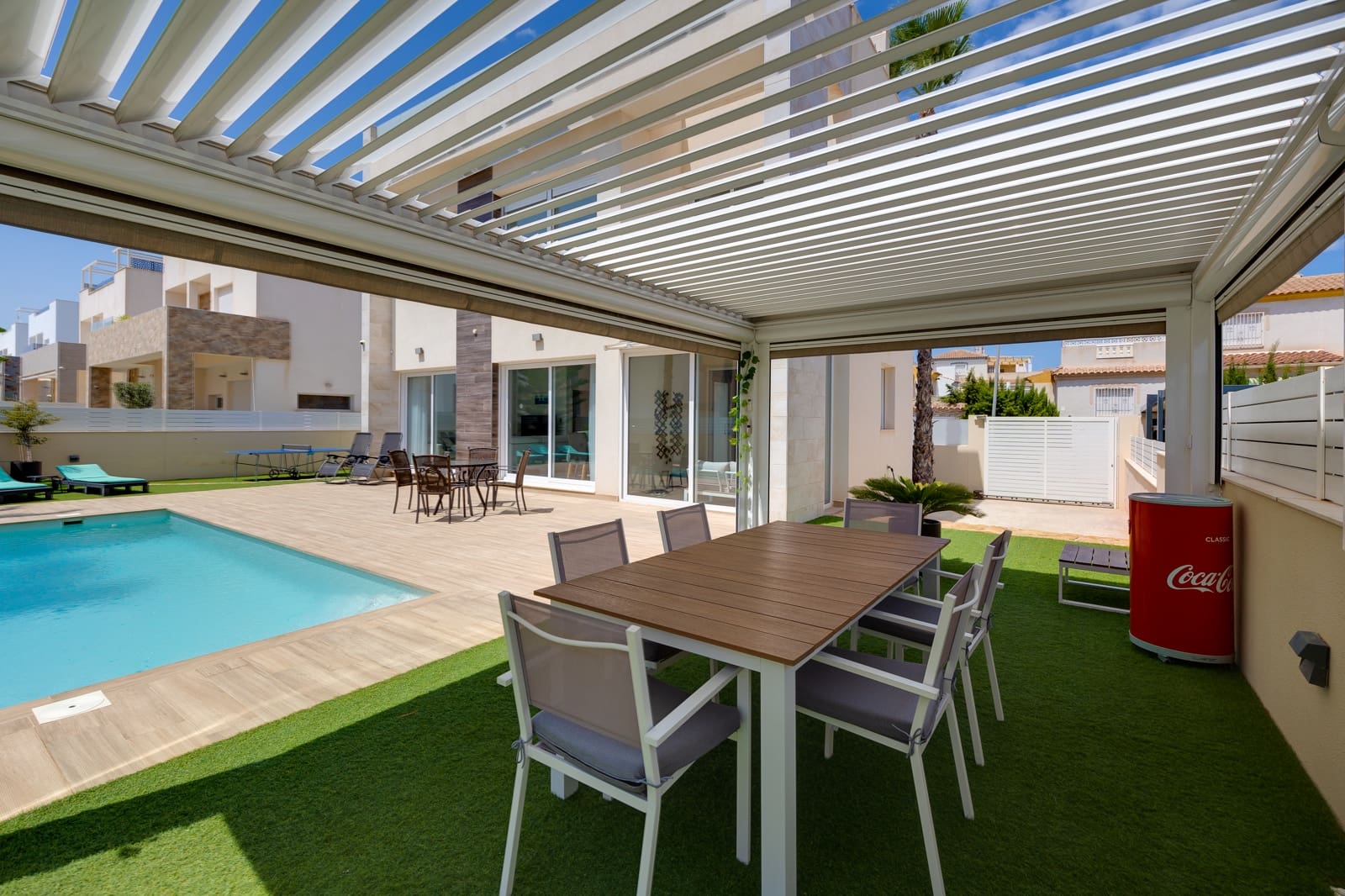 3 bedroom Villa for sale in Torrevieja with pool garage - € 749,000 (Ref: 9146304)