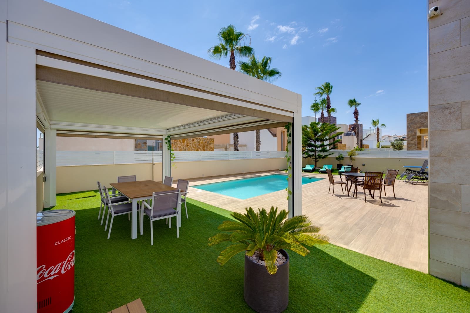 3 bedroom Villa for sale in Torrevieja with pool garage - € 749,000 (Ref: 9146304)