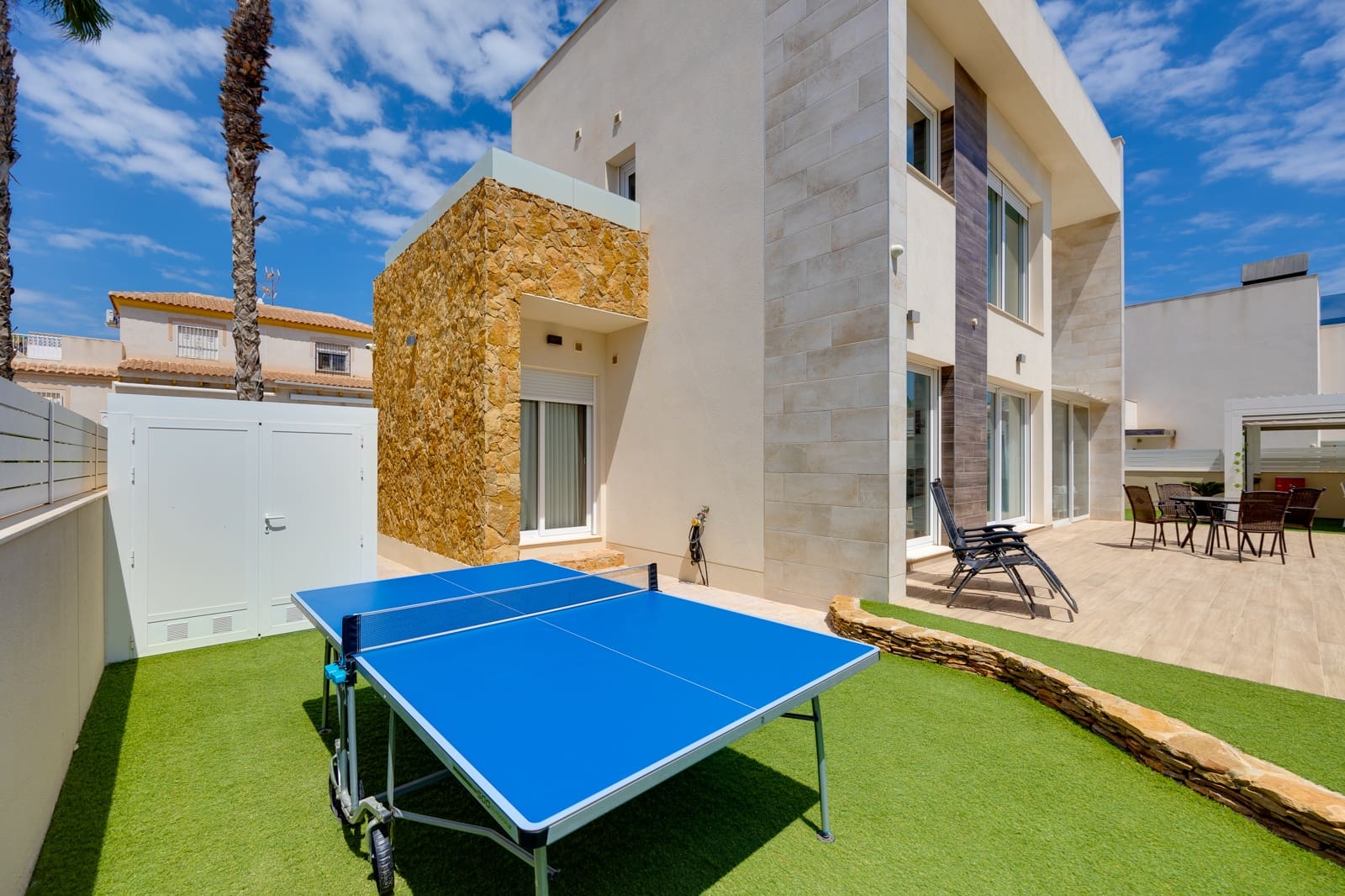 3 bedroom Villa for sale in Torrevieja with pool garage - € 749,000 (Ref: 9146304)