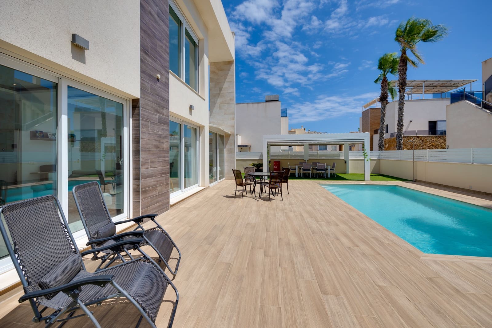 3 bedroom Villa for sale in Torrevieja with pool garage - € 749,000 (Ref: 9146304)