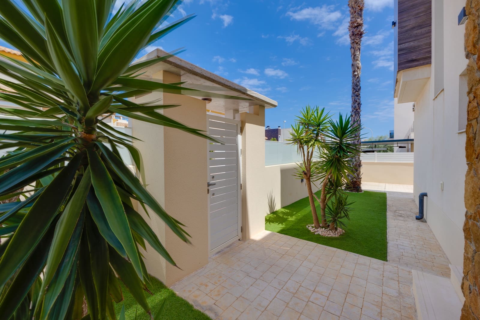3 bedroom Villa for sale in Torrevieja with pool garage - € 749,000 (Ref: 9146304)