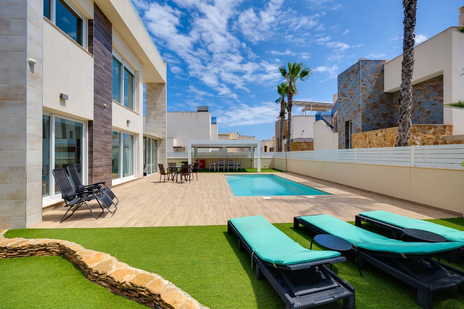 3 bedroom Villa for sale in Torrevieja with pool garage - € 749,000 (Ref: 9146304)