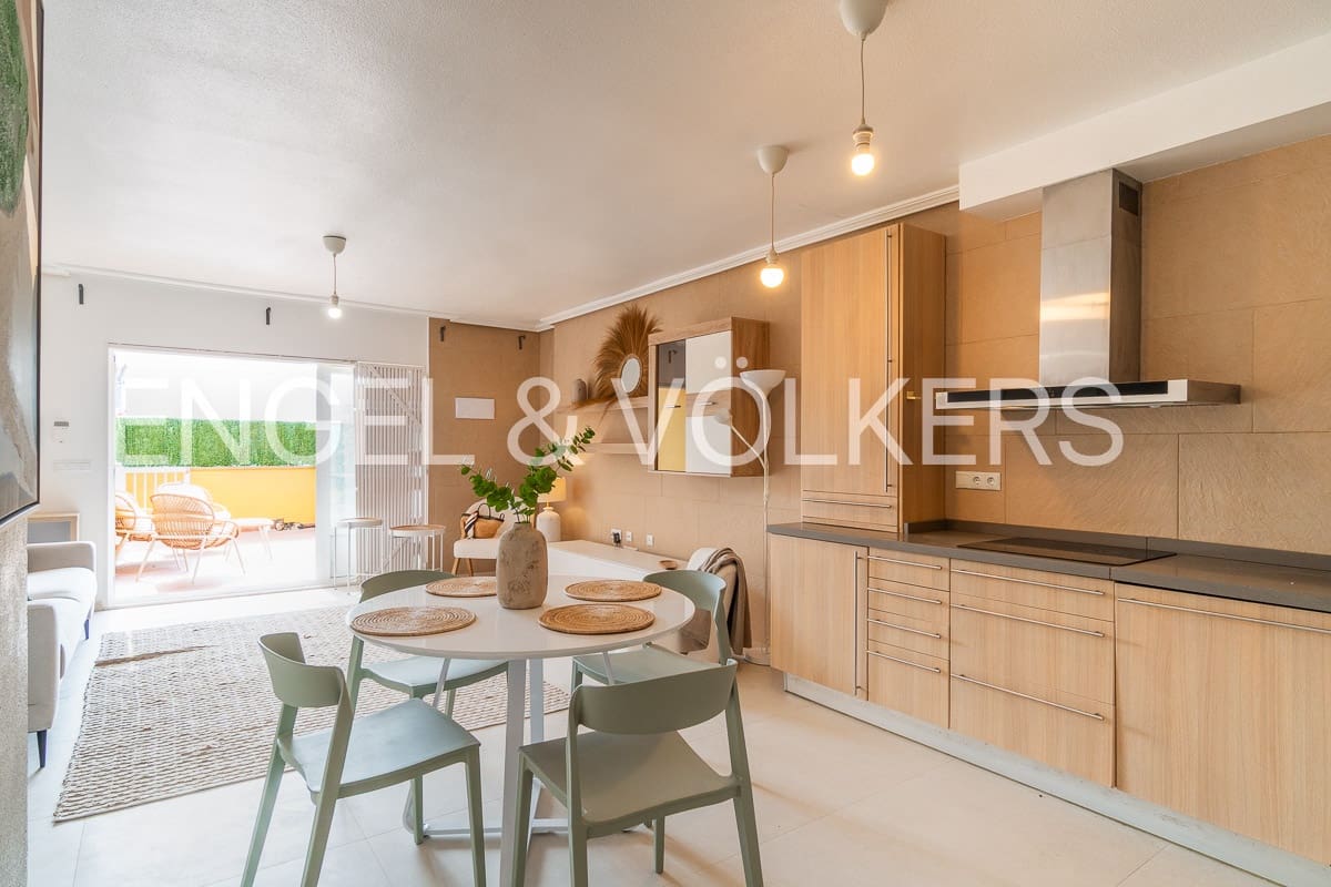 2 bedroom Apartment for rent in Torrevieja - € 1,100 (Ref: 9154647)