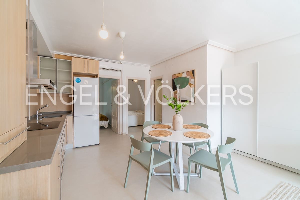 2 bedroom Apartment for rent in Torrevieja - € 1,100 (Ref: 9154647)