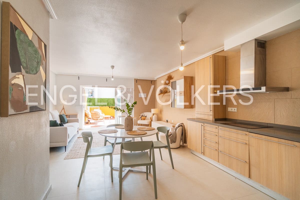 2 bedroom Apartment for rent in Torrevieja - € 1,100 (Ref: 9154647)