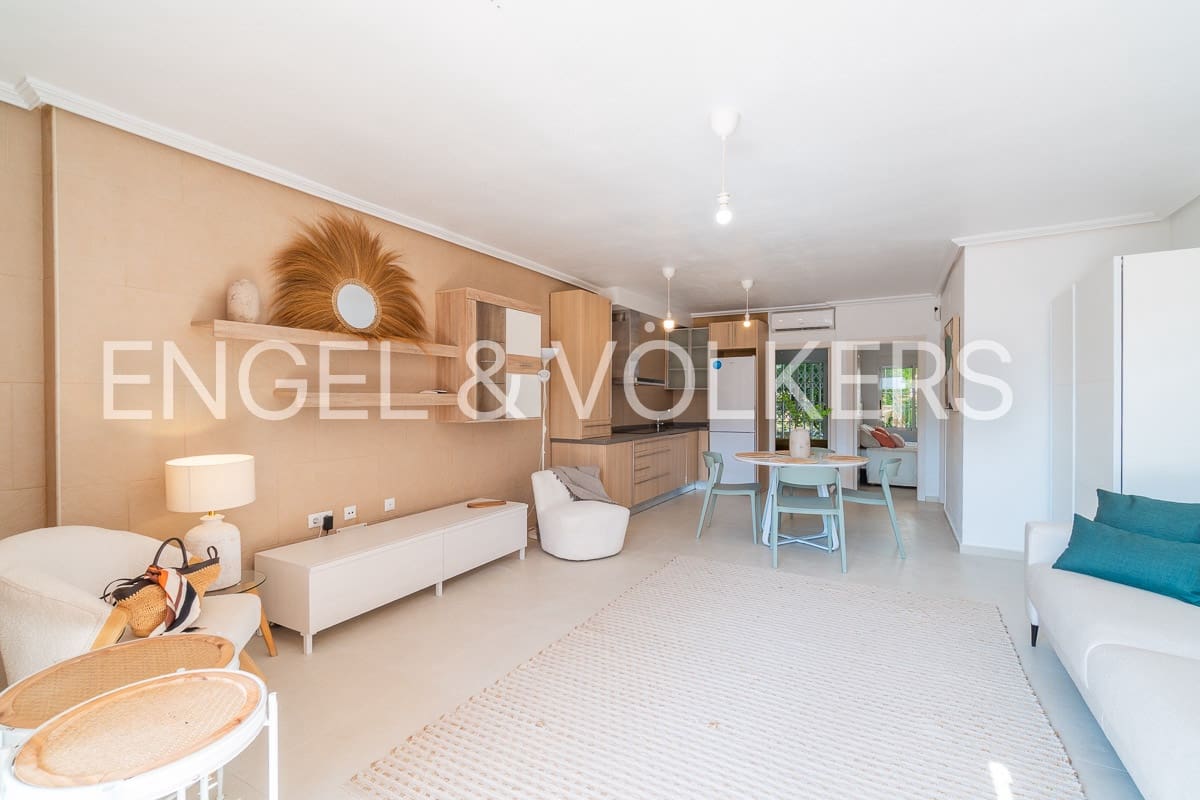 2 bedroom Apartment for rent in Torrevieja - € 1,100 (Ref: 9154647)