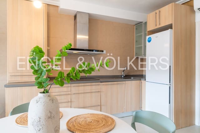 2 bedroom Apartment for rent in Torrevieja - € 1,100 (Ref: 9154647)