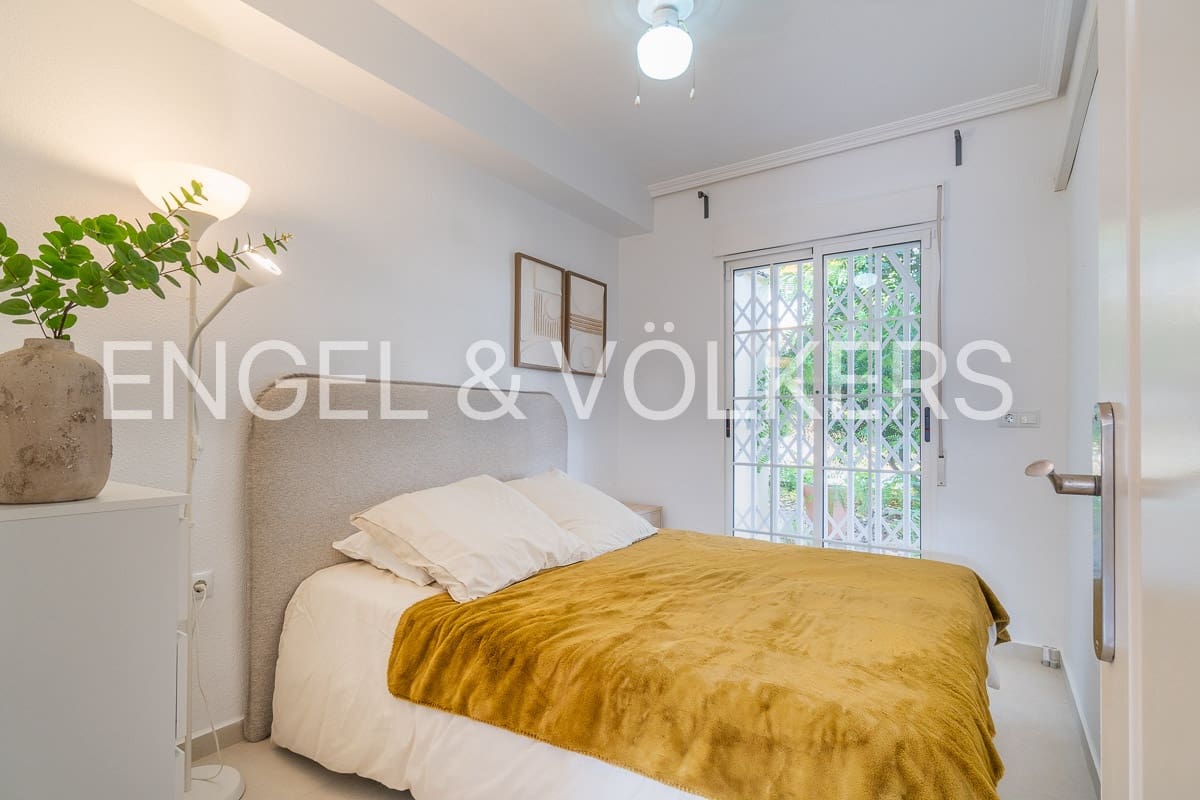 2 bedroom Apartment for rent in Torrevieja - € 1,100 (Ref: 9154647)