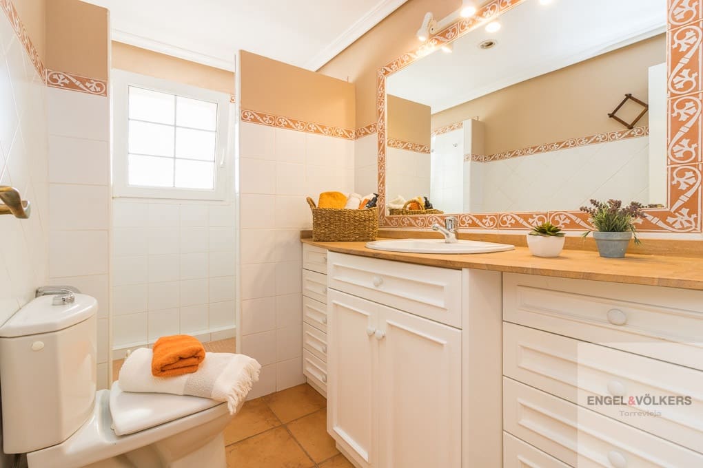 Apartamento de 3 habitaciones en Torrevieja en alquiler - 1.500 € (Ref: 9203415)