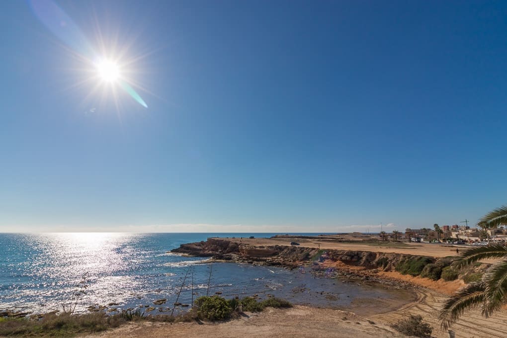 Apartamento de 3 habitaciones en Torrevieja en alquiler - 1.500 € (Ref: 9203415)