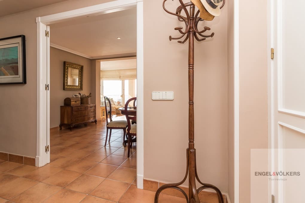 Apartamento de 3 habitaciones en Torrevieja en alquiler - 1.500 € (Ref: 9203415)