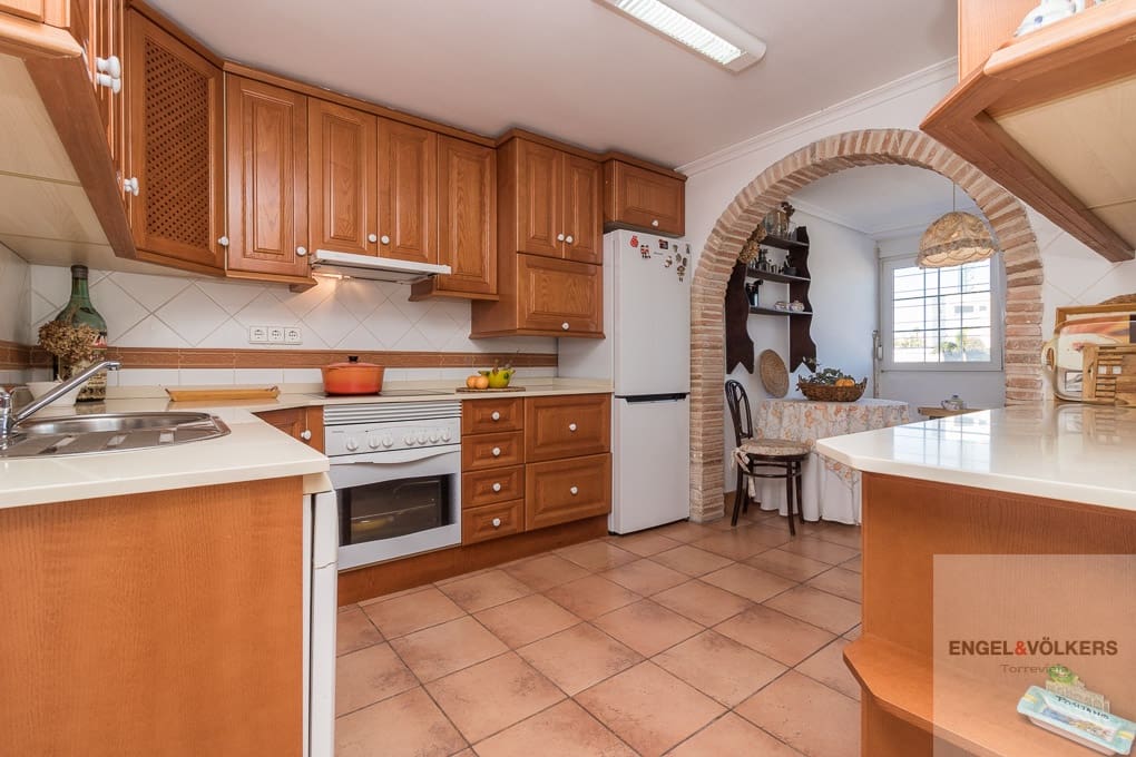 Apartamento de 3 habitaciones en Torrevieja en alquiler - 1.500 € (Ref: 9203415)