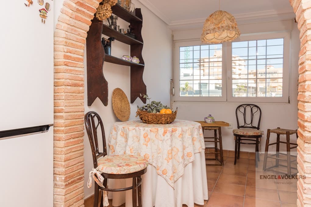 Apartamento de 3 habitaciones en Torrevieja en alquiler - 1.500 € (Ref: 9203415)