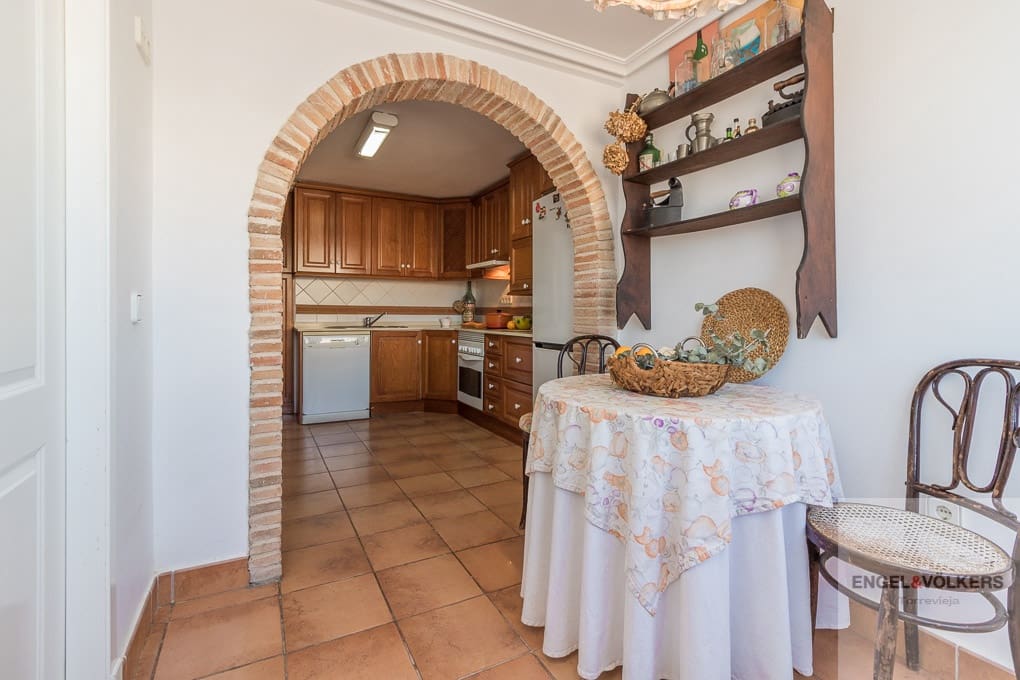 Apartamento de 3 habitaciones en Torrevieja en alquiler - 1.500 € (Ref: 9203415)