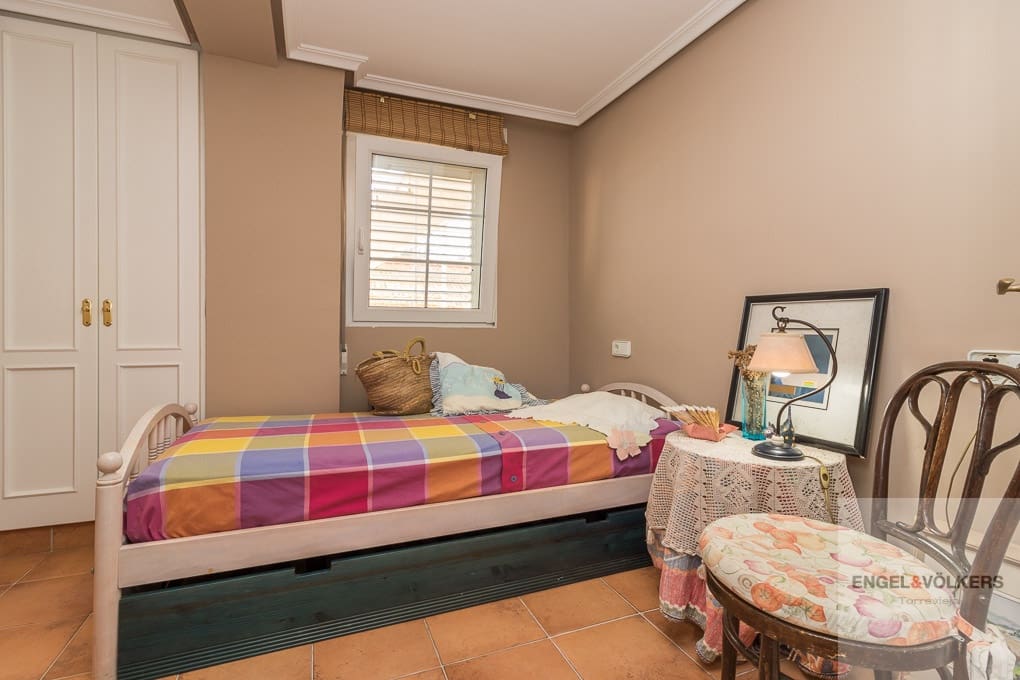 Apartamento de 3 habitaciones en Torrevieja en alquiler - 1.500 € (Ref: 9203415)