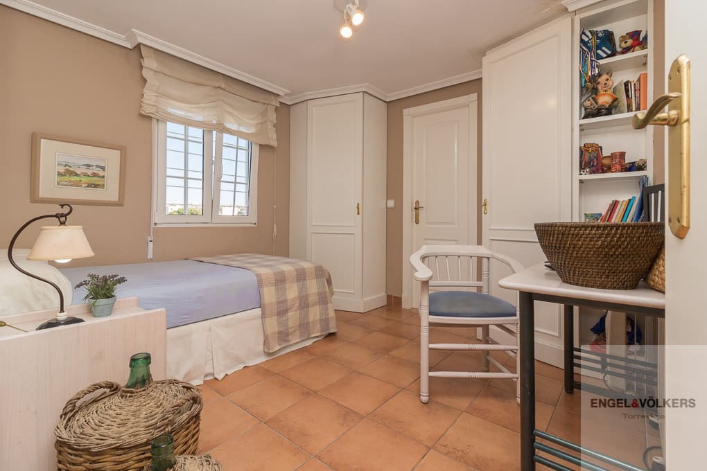 Apartamento de 3 habitaciones en Torrevieja en alquiler - 1.500 € (Ref: 9203415)