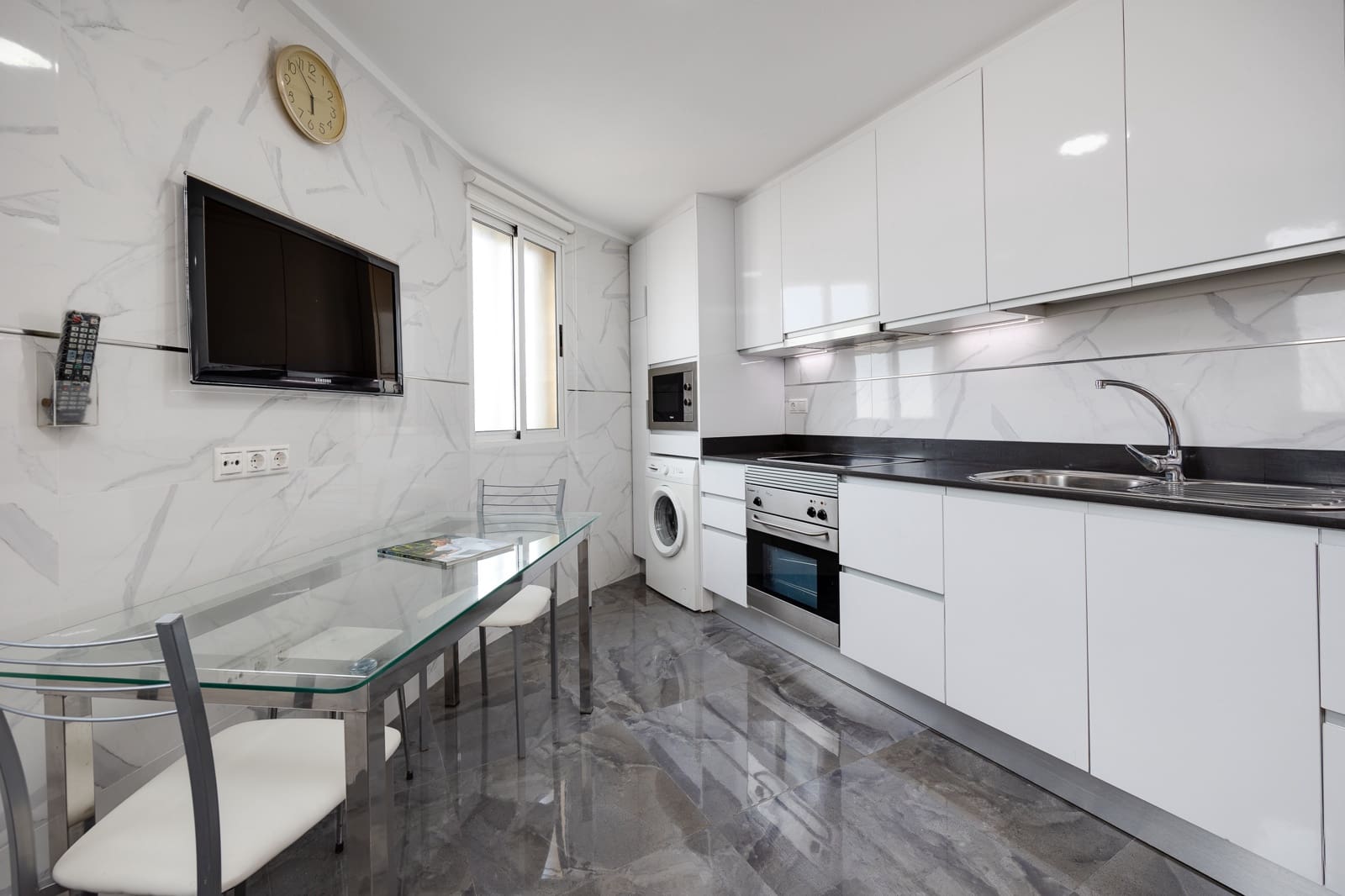 3 soveværelse Lejlighed til salg i Torrevieja med swimmingpool garage - € 230.000 (Ref: 9216159)