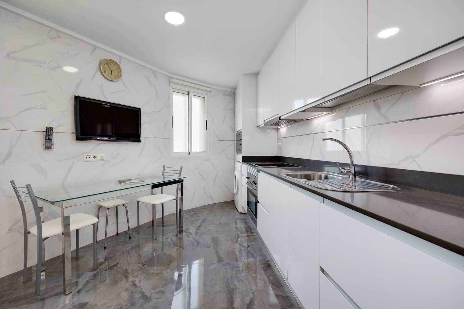 3 soveværelse Lejlighed til salg i Torrevieja med swimmingpool garage - € 230.000 (Ref: 9216159)