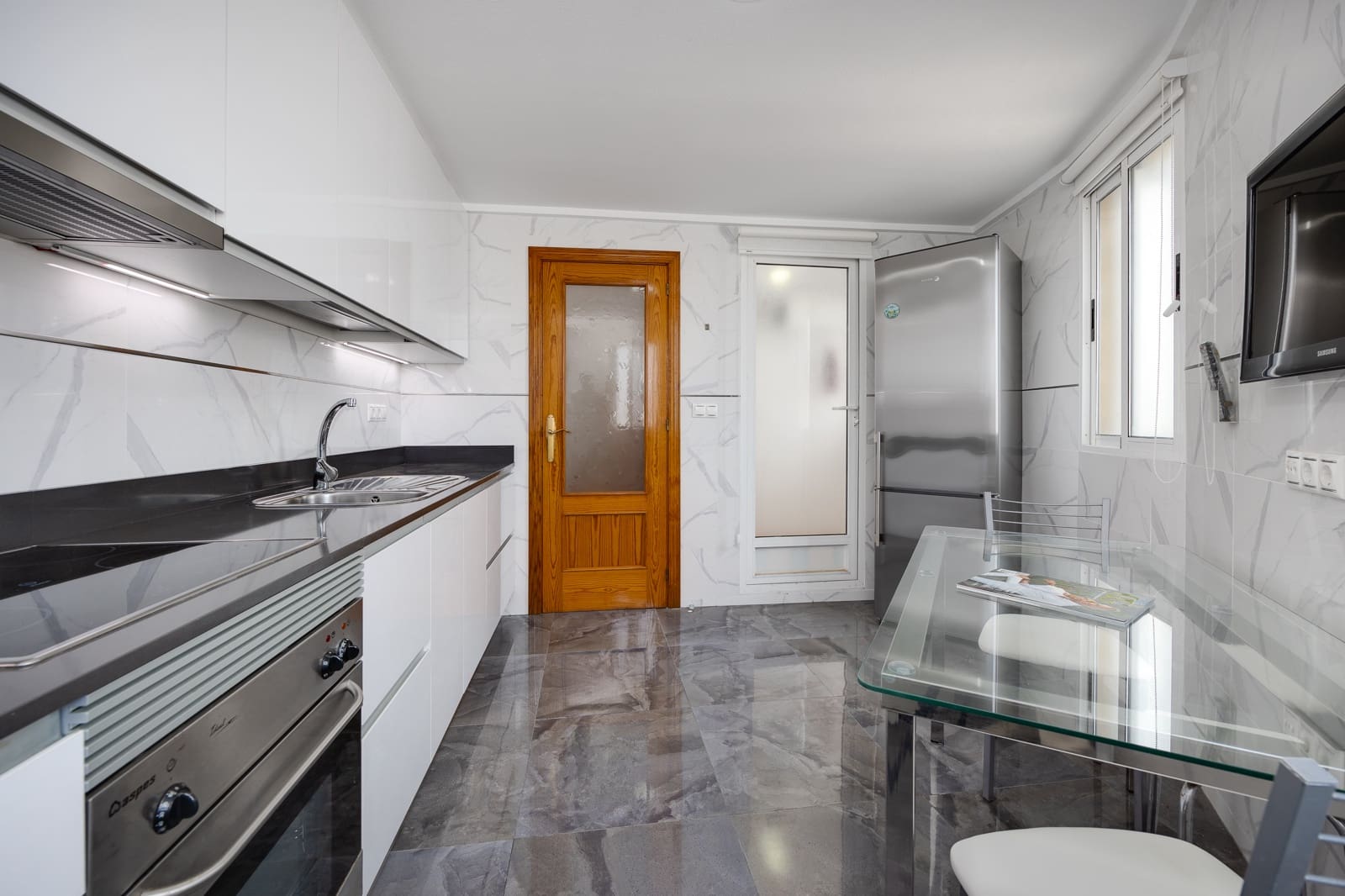 3 soveværelse Lejlighed til salg i Torrevieja med swimmingpool garage - € 230.000 (Ref: 9216159)