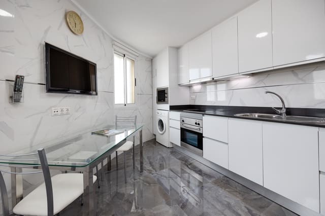 3 makuuhuone Huoneisto myytävänä paikassa Torrevieja mukana uima-altaan 
autotalli - 230 000 € (Ref: 9216159)