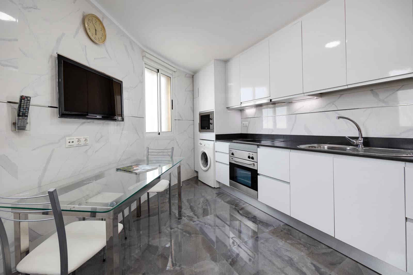 3 bedroom Apartment for sale in Torrevieja with pool garage - € 230,000 (Ref: 9216159)