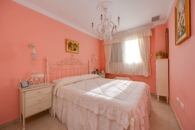 3 bedroom Apartment for sale in Playa del Acequión, Torrevieja with pool garage - € 379,000 (Ref: 9306980)