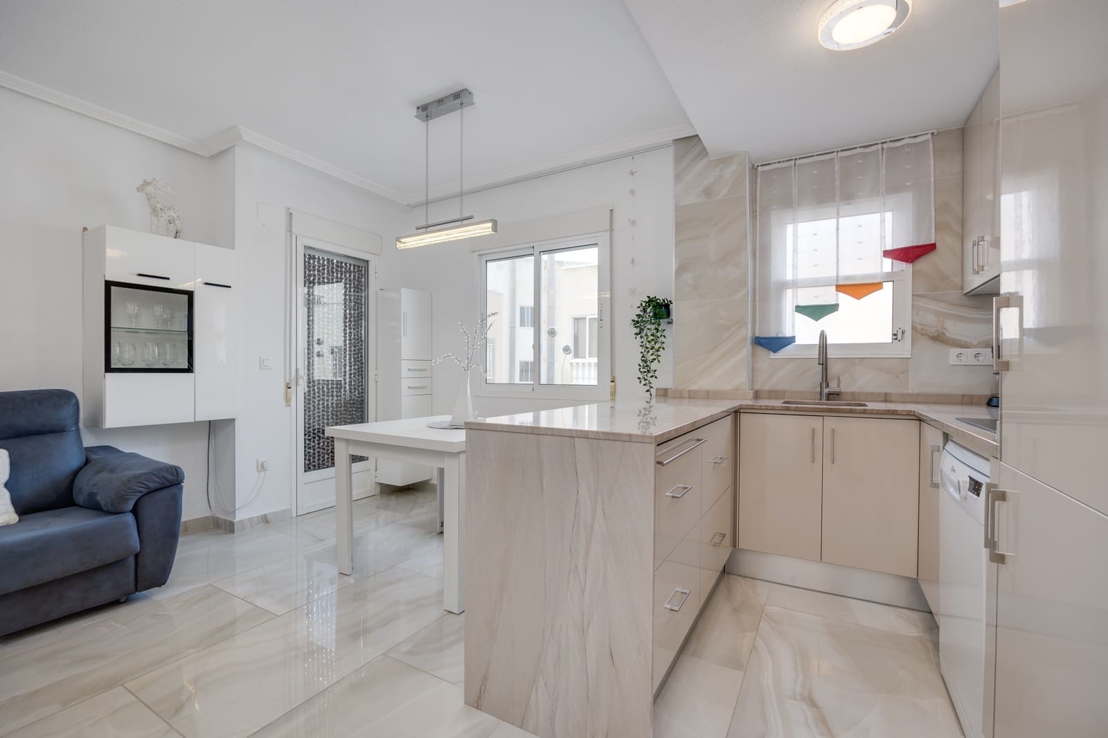 2 soveværelse Lejlighed til salg i Torrevieja - € 159.500 (Ref: 9325265)