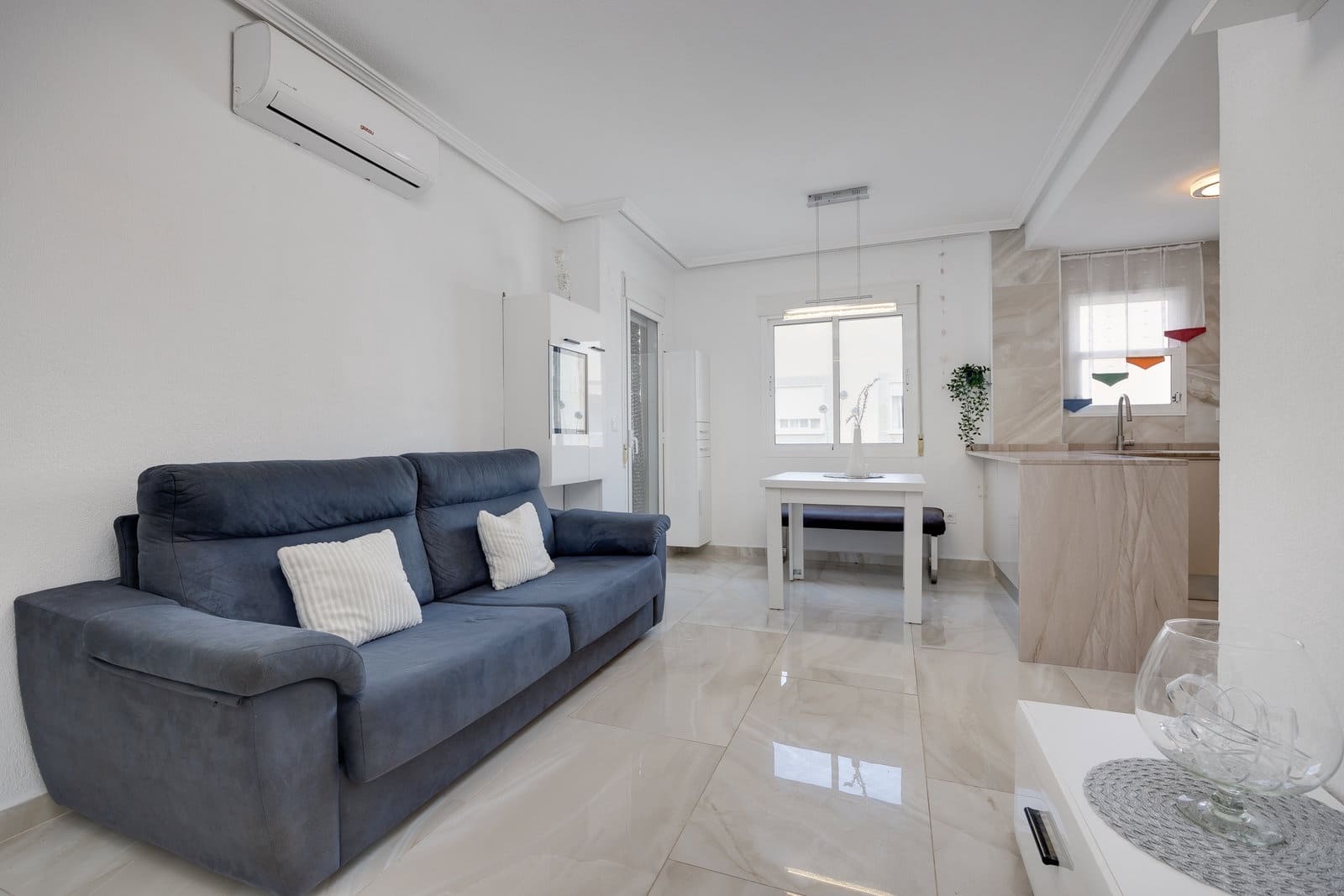 2 bedroom Apartment for sale in Torrevieja - € 159,500 (Ref: 9325265)