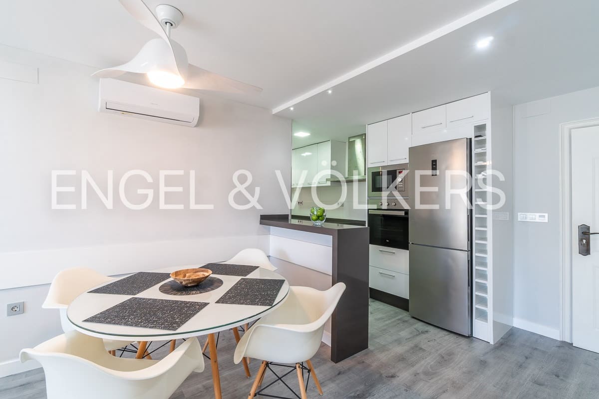 2 bedroom Apartment for rent in Punta Prima with pool - € 1,250 (Ref: 9343846)