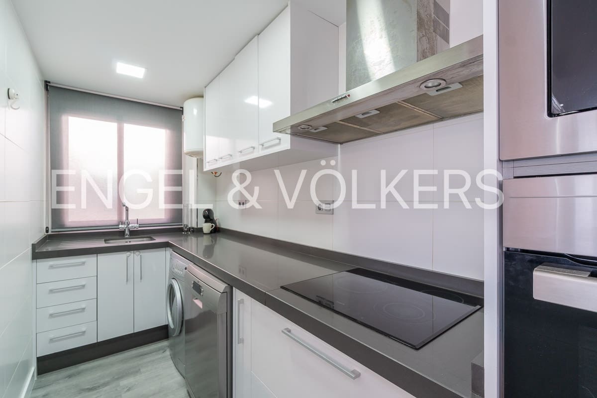 2 bedroom Apartment for rent in Punta Prima with pool - € 1,250 (Ref: 9343846)