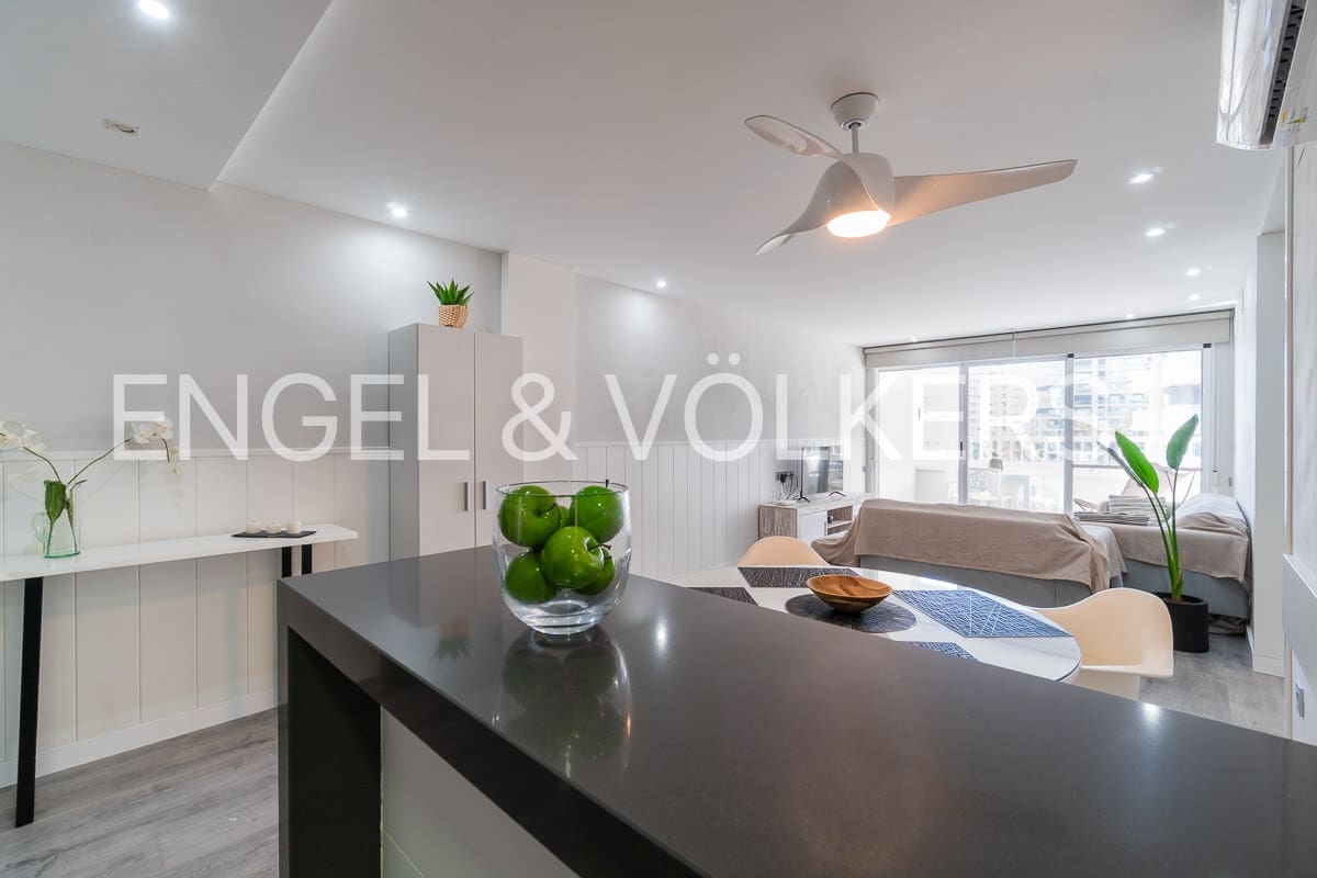 2 bedroom Apartment for rent in Punta Prima with pool - € 1,250 (Ref: 9343846)