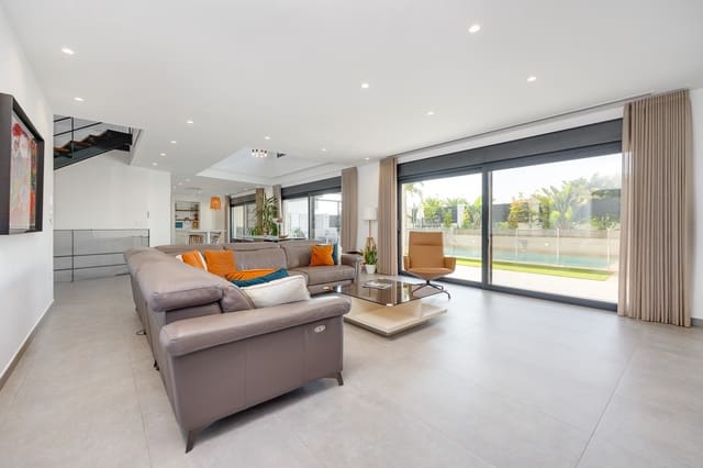 4 bedroom Villa for sale in San Pedro del Pinatar with pool garage - € 950,000 (Ref: 9347998)