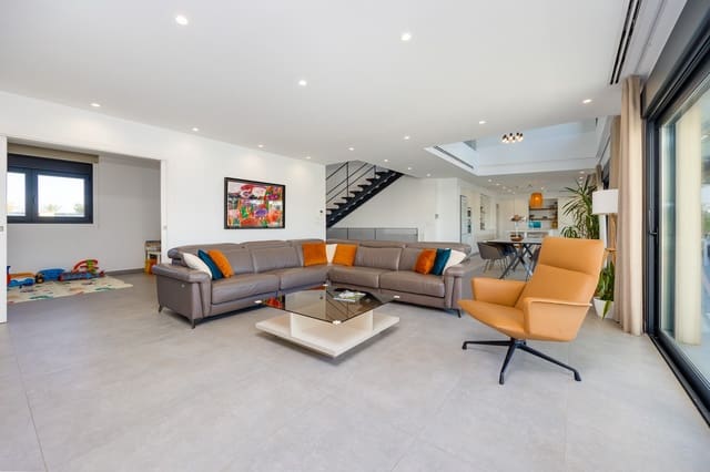 4 bedroom Villa for sale in San Pedro del Pinatar with pool garage - € 950,000 (Ref: 9347998)