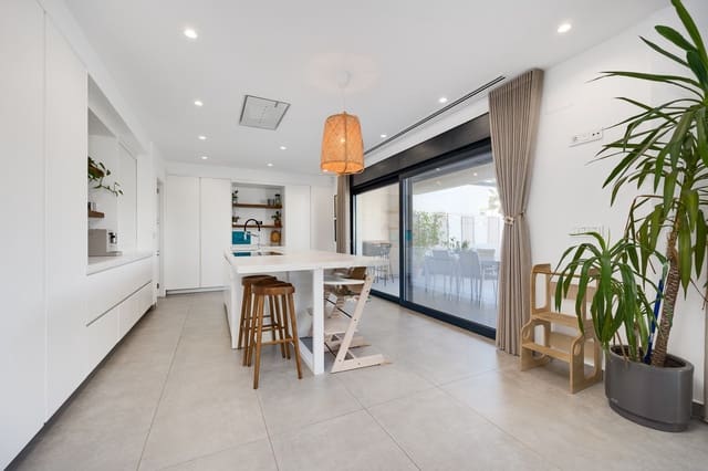 4 bedroom Villa for sale in San Pedro del Pinatar with pool garage - € 950,000 (Ref: 9347998)