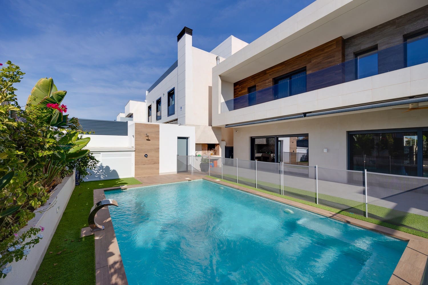 4 sypialnia Willa na sprzedaż w San Pedro del Pinatar z basenem garażem - 950 000 € (Ref: 9347998)