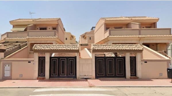 3 soveværelse Rækkehus til salg i Torrevieja med swimmingpool garage - € 330.000 (Ref: 9348577)