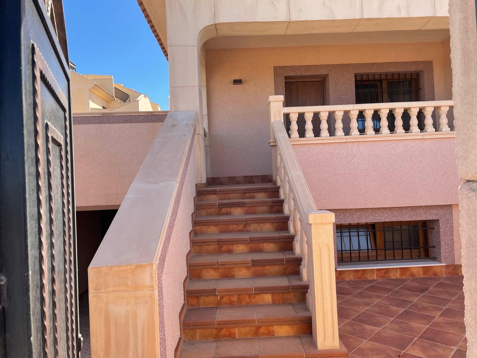 3 soveværelse Rækkehus til salg i Torrevieja med swimmingpool garage - € 330.000 (Ref: 9348577)