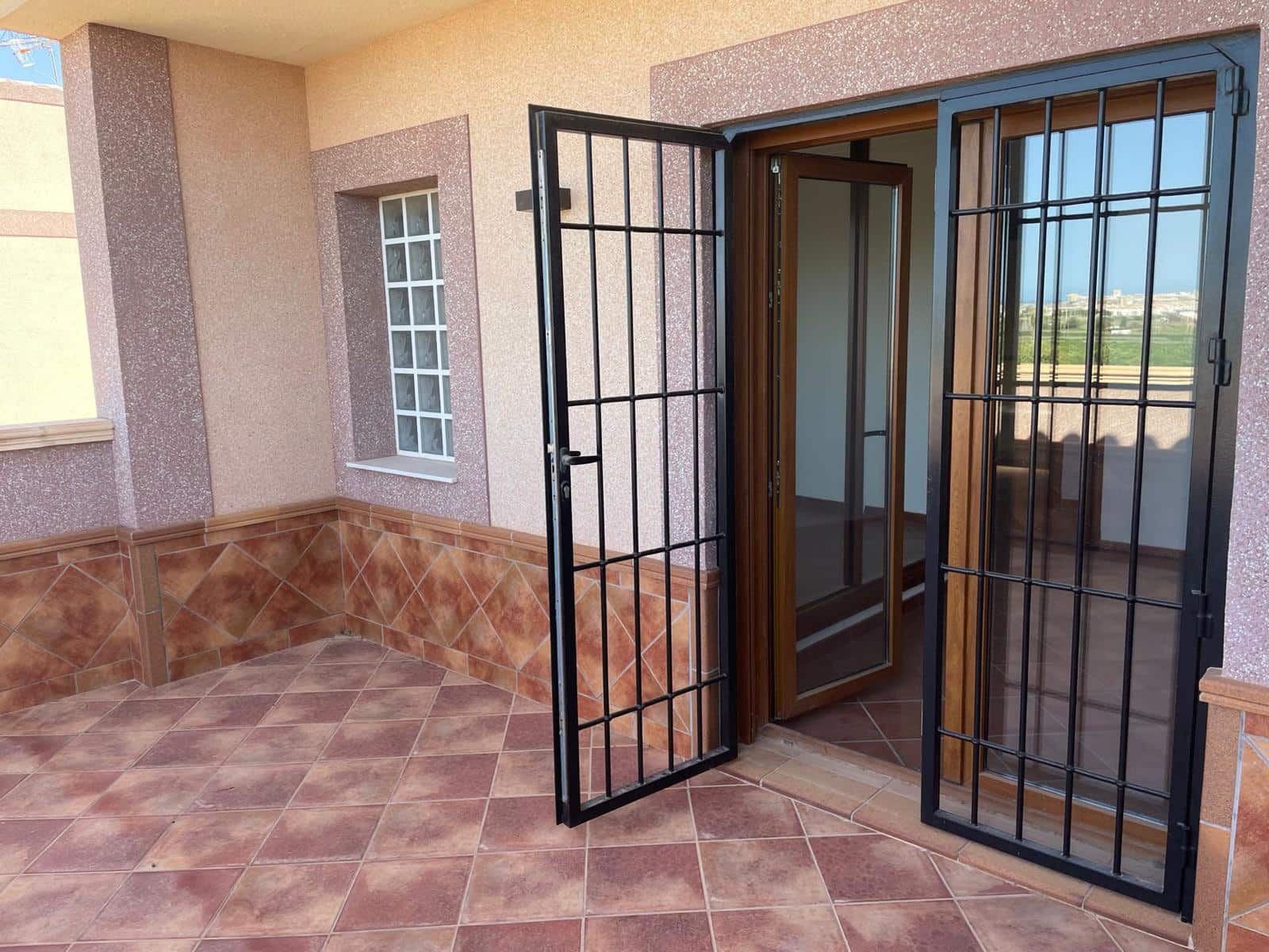 3 soveværelse Rækkehus til salg i Torrevieja med swimmingpool garage - € 330.000 (Ref: 9348577)