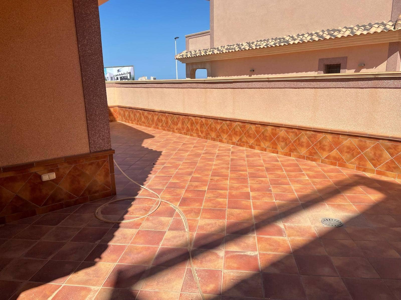 3 soveværelse Rækkehus til salg i Torrevieja med swimmingpool garage - € 330.000 (Ref: 9348577)