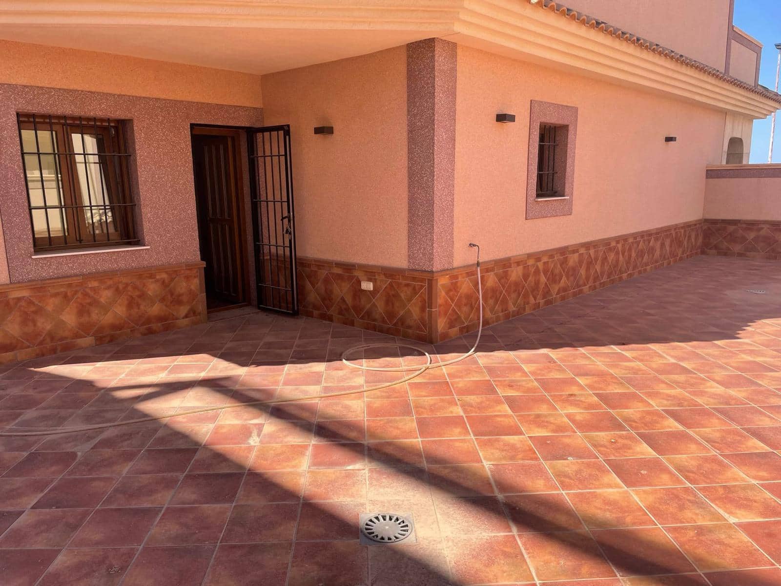 3 soveværelse Rækkehus til salg i Torrevieja med swimmingpool garage - € 330.000 (Ref: 9348577)
