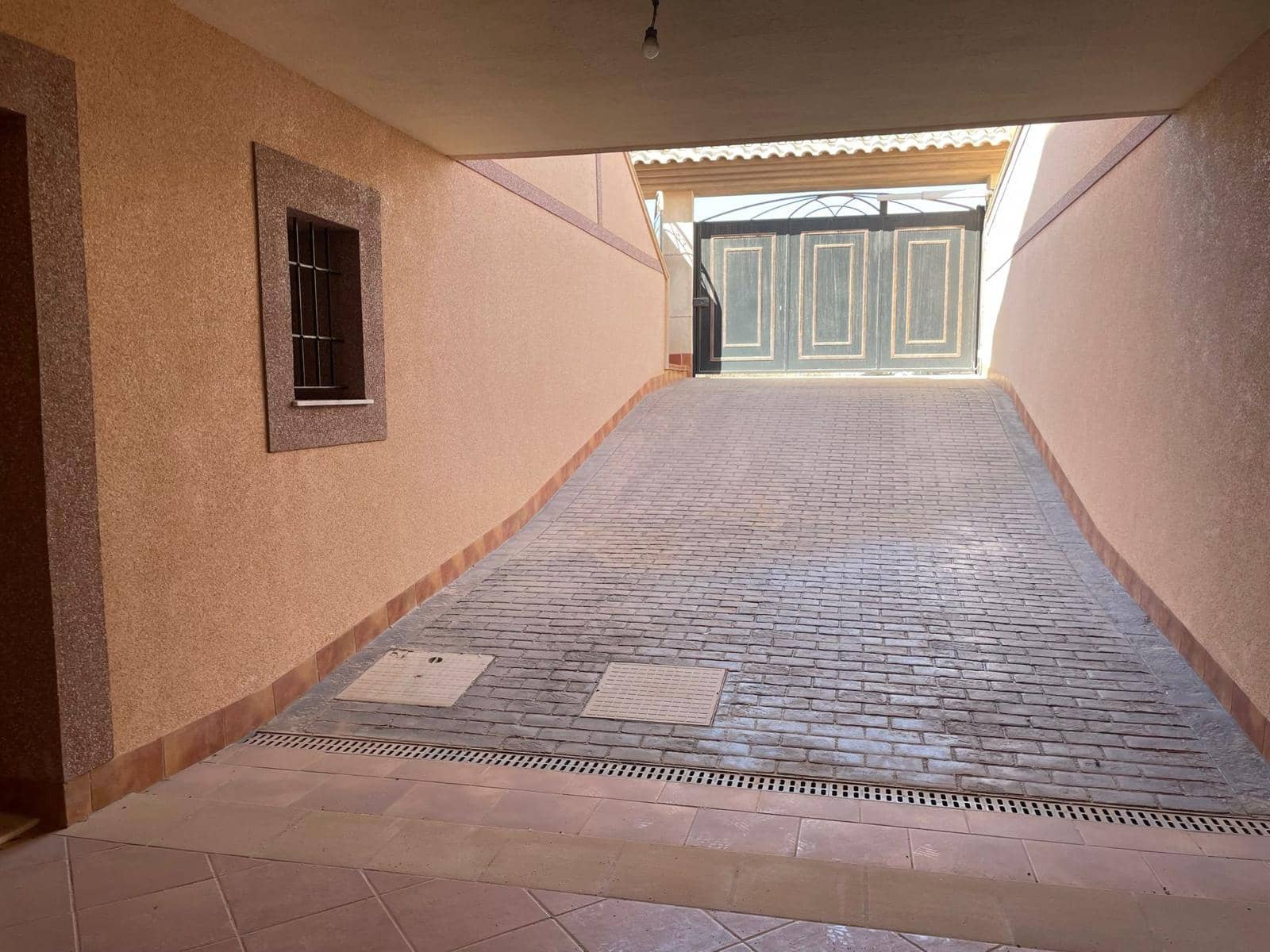 3 soveværelse Rækkehus til salg i Torrevieja med swimmingpool garage - € 330.000 (Ref: 9348577)