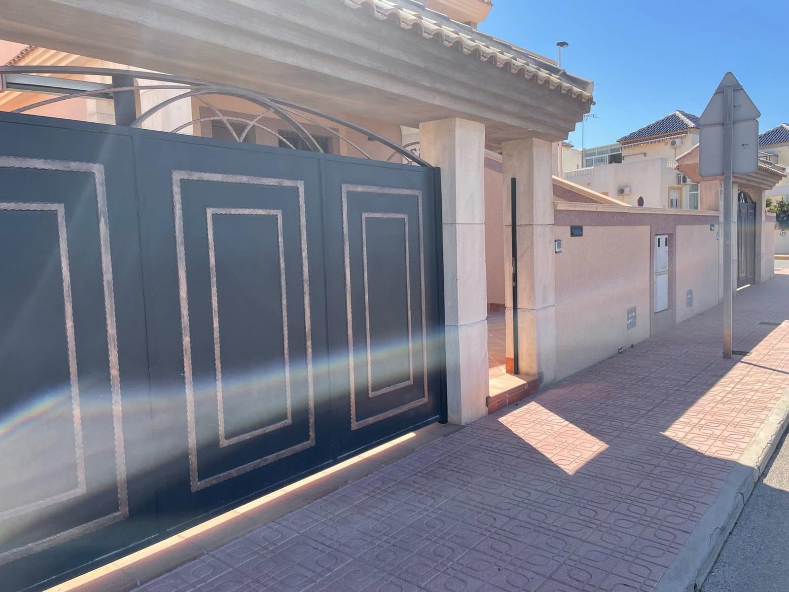 3 soveværelse Rækkehus til salg i Torrevieja med swimmingpool garage - € 330.000 (Ref: 9348577)