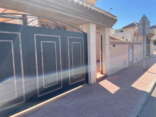 Adosado de 3 habitaciones en El Chaparral - La Siesta - La Torreta, Torrevieja en venta con piscina garaje - 330.000 € (Ref: 9348577)