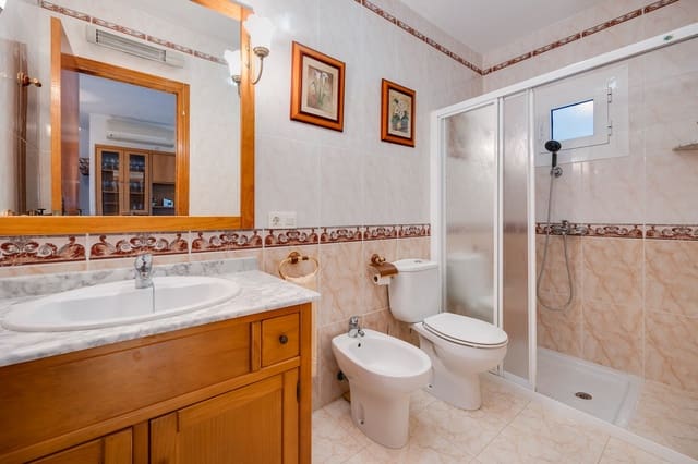 4 quarto Moradia em Banda para venda em Los Balcones com piscina garagem - 400 000 € (Ref: 9348670)