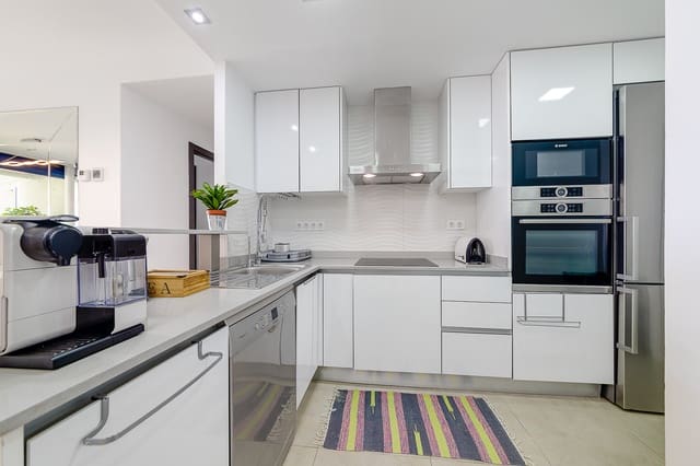 2 soveværelse Lejlighed til salg i Torrevieja med swimmingpool garage - € 405.000 (Ref: 9396886)