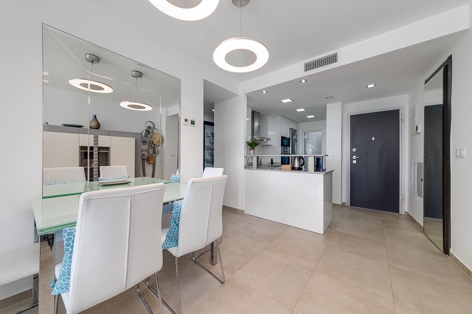 2 soveværelse Lejlighed til salg i Torrevieja med swimmingpool garage - € 405.000 (Ref: 9396886)