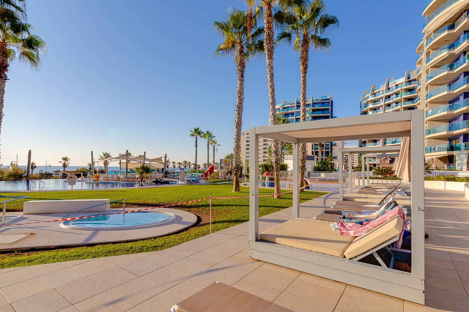 2 soveværelse Lejlighed til salg i Torrevieja med swimmingpool garage - € 405.000 (Ref: 9396886)